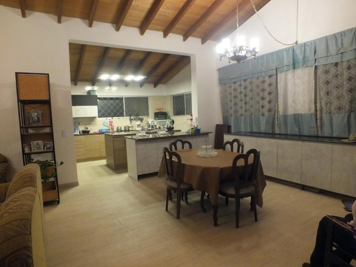 Quito Eco Lodge Airport - B&B タバベラ エクステリア 写真